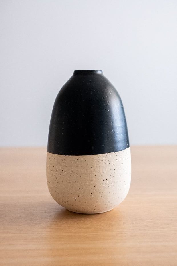 Limited Vase in Onyx